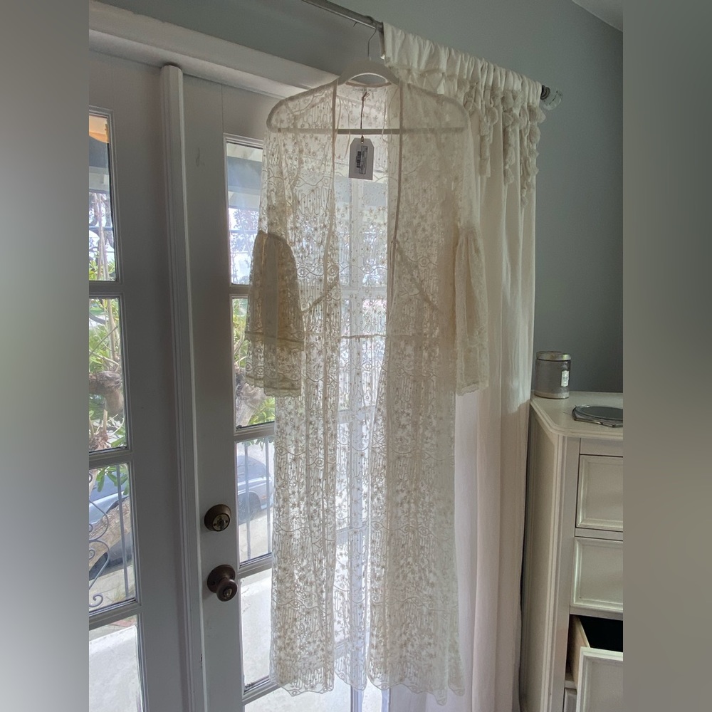 Lace boho cream robe or cover up size Medium- brand new with tags never worn.